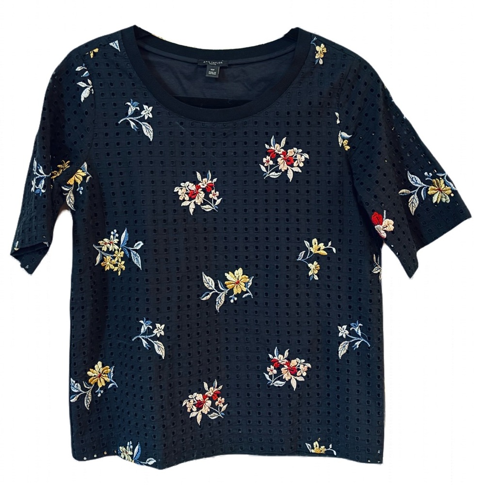 Women’s Ann Taylor Shirt Black eyelet floral embroidered short sleeve shirt XP